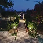 Апартаменты Walnuthouse Dikella