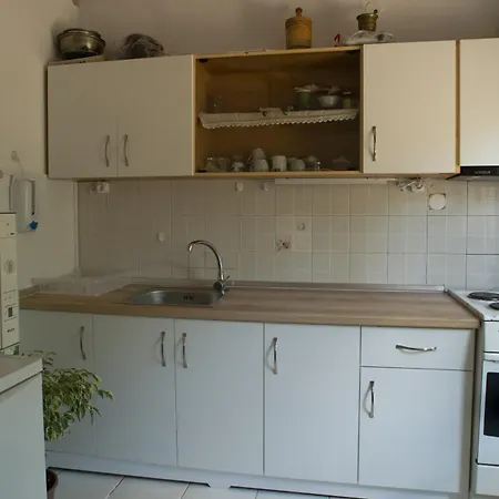Walnuthouse Apartment Dikella