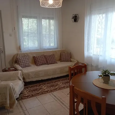 Walnuthouse Apartment *
