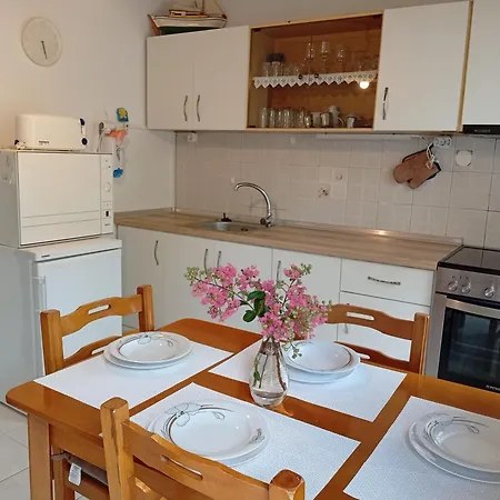 Walnuthouse Apartment *