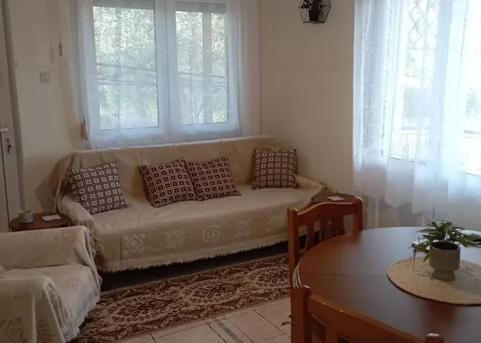 Walnuthouse Apartment *